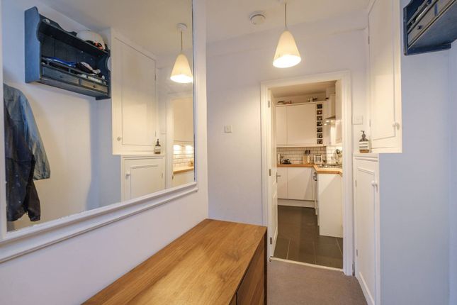 Flat to rent in Watson House, Brixton, London