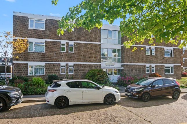 1 Suffolk House, Stratton Close, Edgware photo 4
