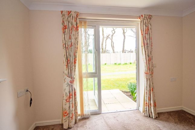 Flat 5, Green Haven Court, Cowplain, Waterlooville photo 4