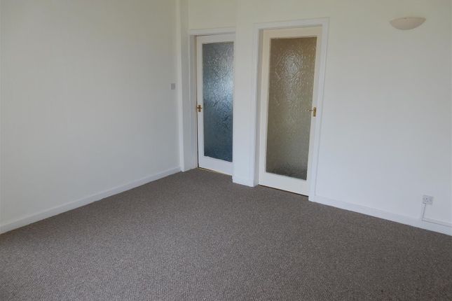 Laurel Drive, Wishaw photo 3