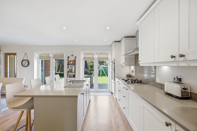 7, Holcombe Close, Greater Manchester photo 3