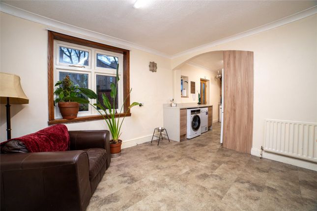 1, Rufford Avenue, Nottinghamshire photo 3