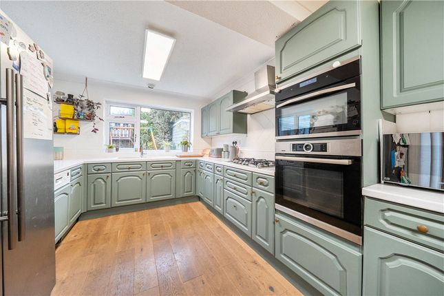 7, Ashley Meadows, Hampshire photo 3