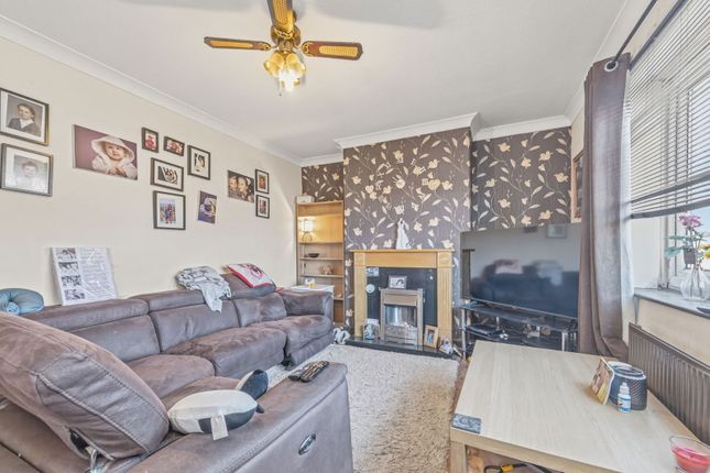 5, Oak Royd, Leeds photo 2