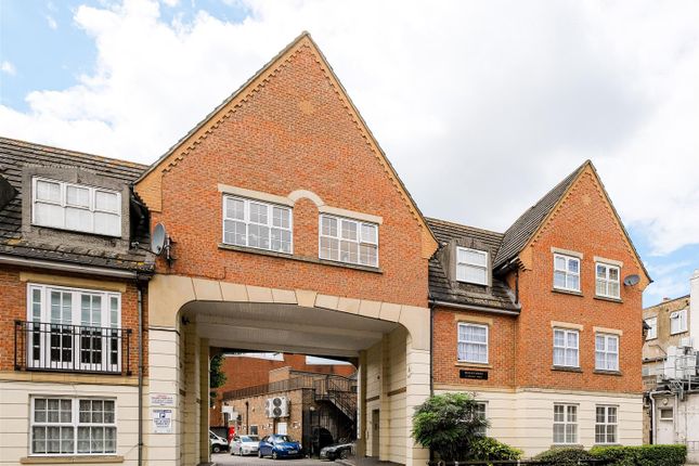 Thumbnail Flat for sale in Willow Walk, London