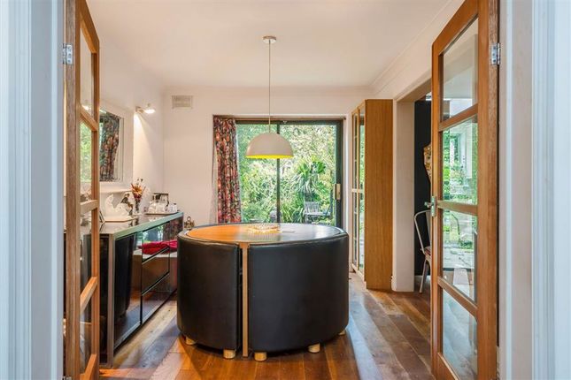 25, Heathway, London photo 3