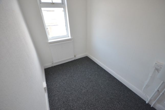 Terraced house to rent in Wall Street, Grimsby
