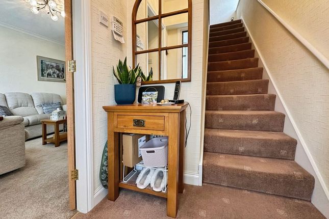 Devon Drive, Ainsworth photo 3