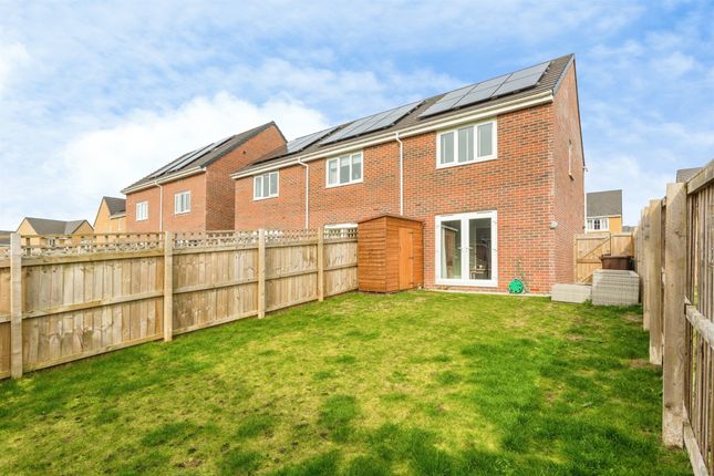 12, Bobbin Way, WAKEFIELD photo 2