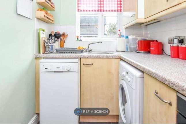 Foxglove Road, Rush Green, Romford photo 5