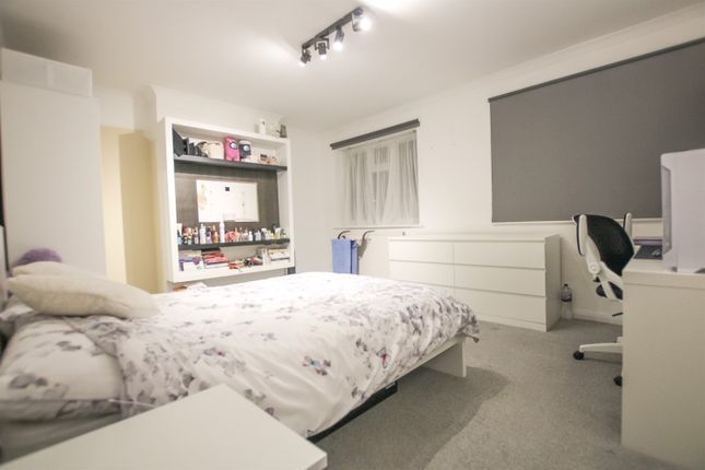 Thumbnail Flat for sale in Edgeworth Close, London