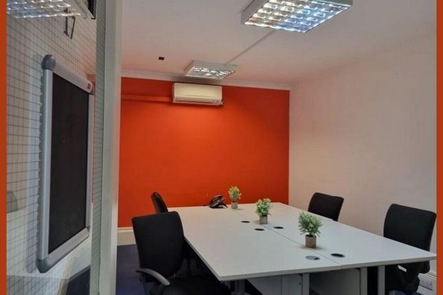 Office to let in Borough High Street, London