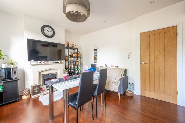 2-bed flat on 66, Stratford Road, £300,000