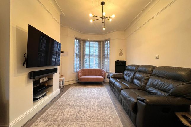 Dersingham Avenue, London photo 2