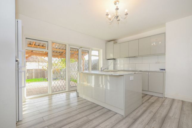 166, Whitchurch Lane, Edgware photo 2