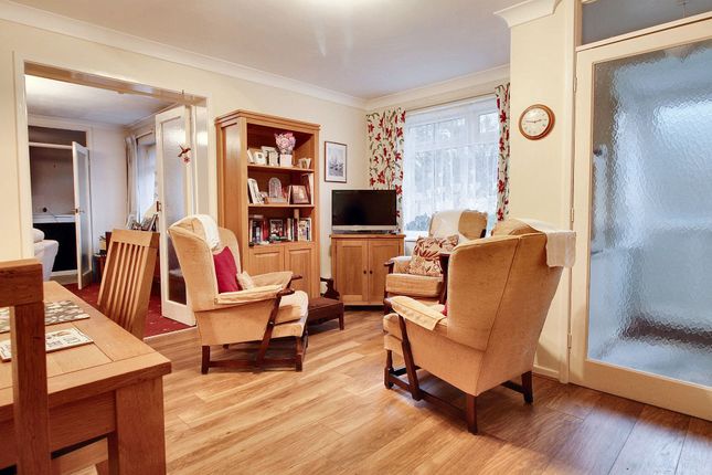 17 Lime Close, Ashford photo 2