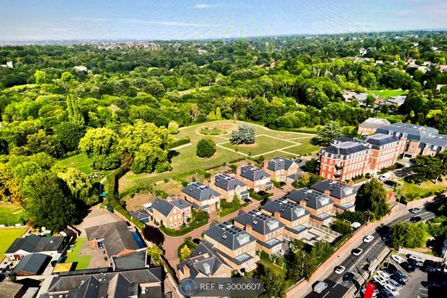 Flat, Matha Court Marian Gardens, Bromley photo 2