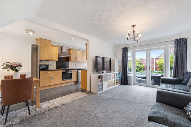 80 Cradley, Widnes photo 4