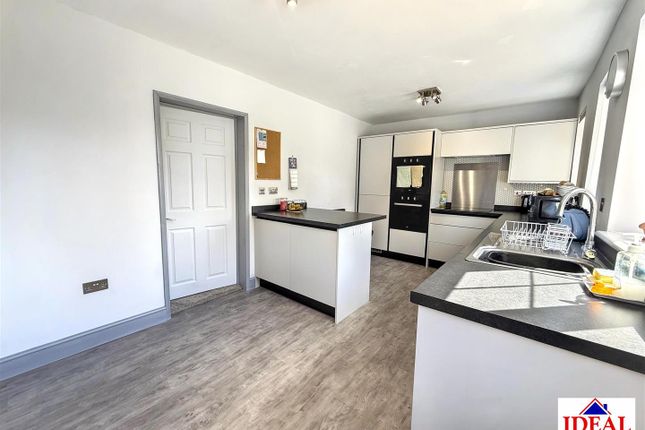 24, Doncaster Road, Askern, Doncaster photo 2