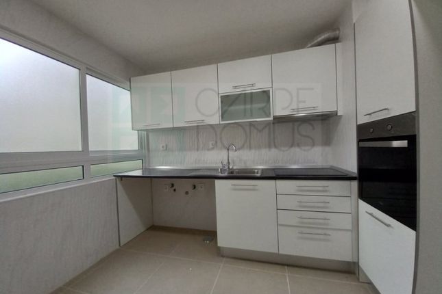 Apartment for sale in Cidade Nova, 2660-186 Santo António Dos Cavaleiros, Portugal