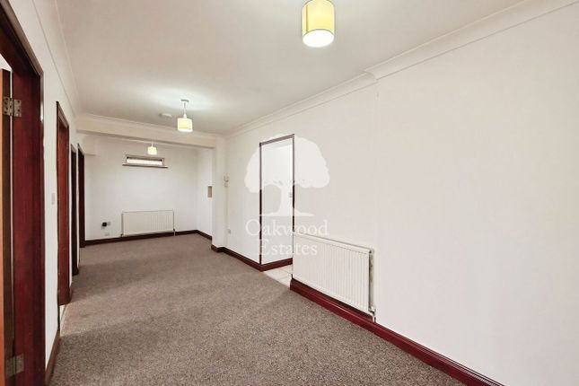 25, Norfolk Avenue, Slough photo 5