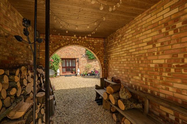 Barn Owl Lodge, Hannath Road, Wisbech photo 4