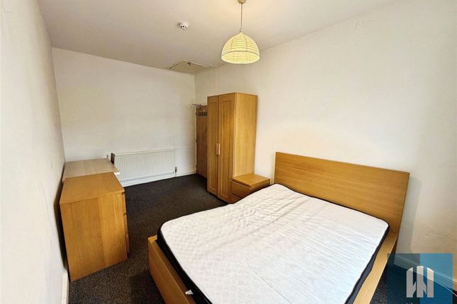 Room 4, 6A, Almondbury Bank, Huddersfield photo 2