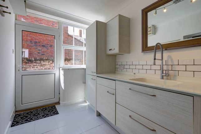 13b, Salisbury Street, Blandford Forum photo 3