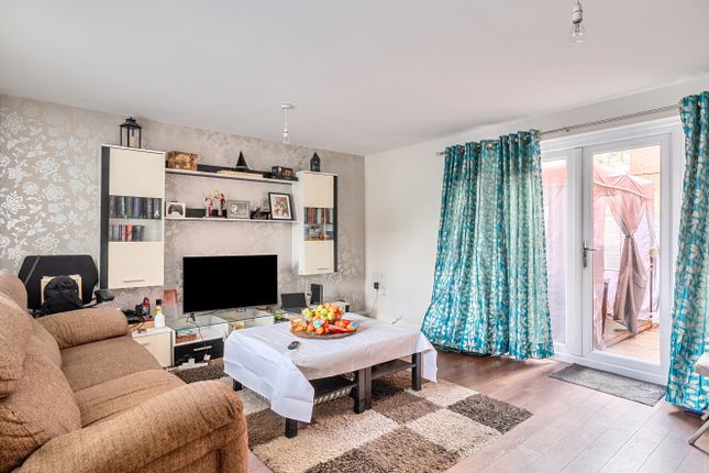 2, Portman Way, Berkshire photo 2