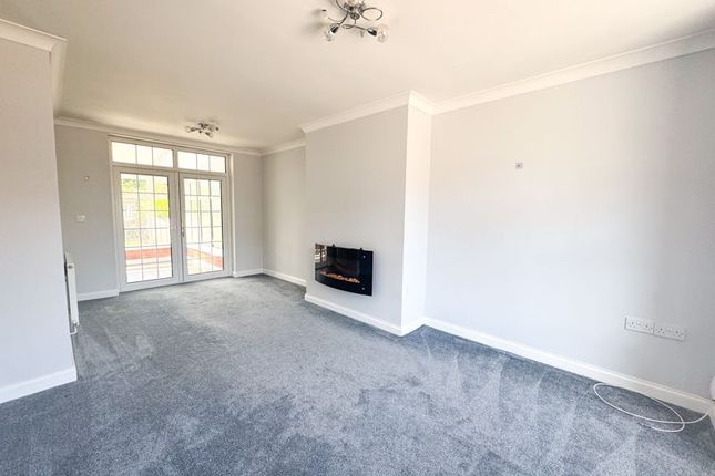 20, Drake Avenue, Grimsby photo 2
