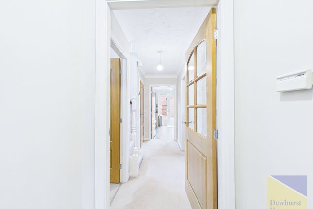 7, Linden Close, Clifton photo 2