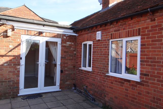 Thumbnail Bungalow to rent in Three Households, Chalfont St Giles