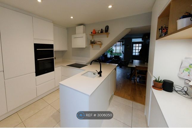 Manor Road, London photo 2