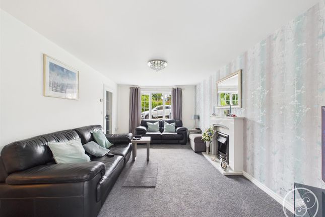 19, Oak Drive, Leeds photo 2