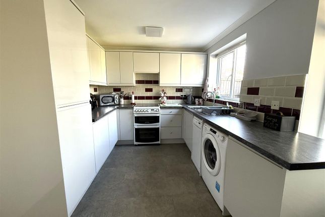 146, Lower Birches Way, Rugeley photo 4