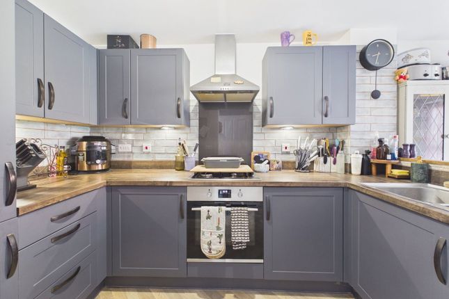 27A, Basil Drive, Melksham photo 3