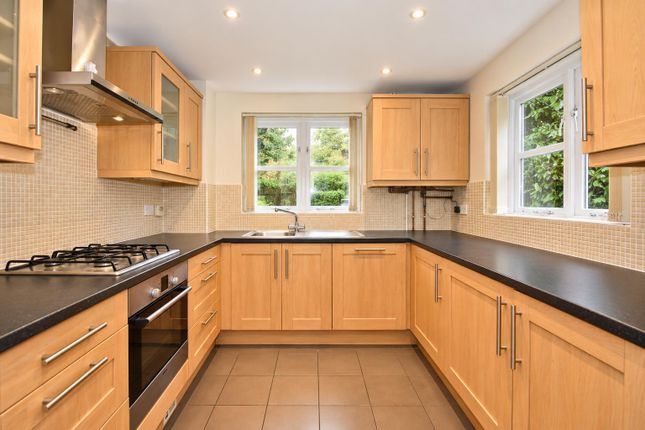 Ringley Avenue, Horley photo 3