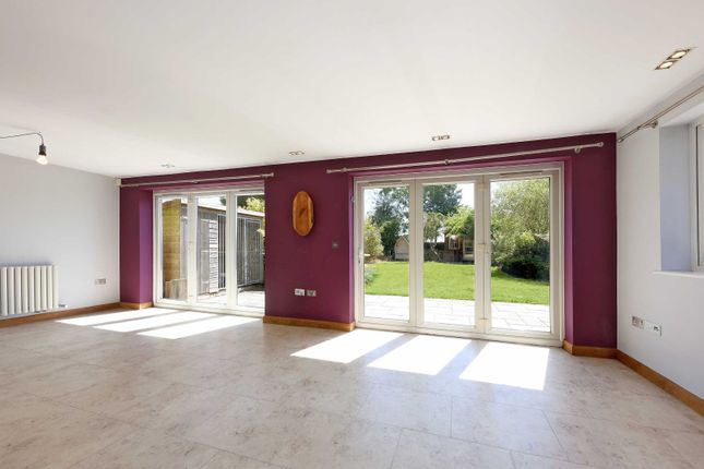 26, Highlands Road, Beaconsfield photo 4