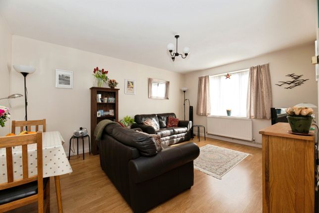 Flat 1 Elwy House, 3, Chessington Hall Gardens, Surrey photo 3