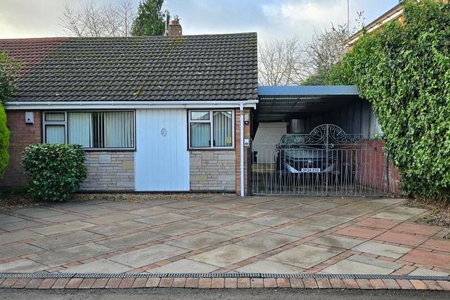 2-bed bungalow on 12, Fair Isle Drive, Warwickshire, £200,000