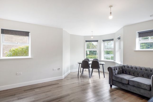 Thumbnail Flat to rent in Egham Hill, Egham