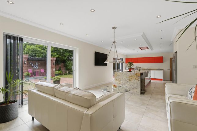 1, Frogmere Close, Coventry photo 4