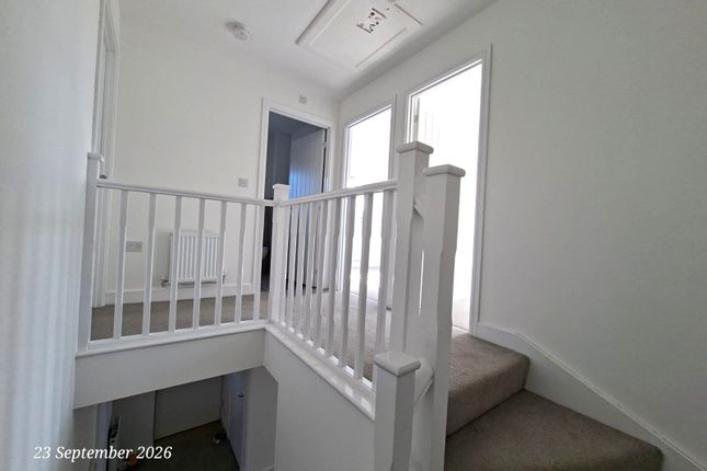 73, Wentworth Way, Sheffield photo 4