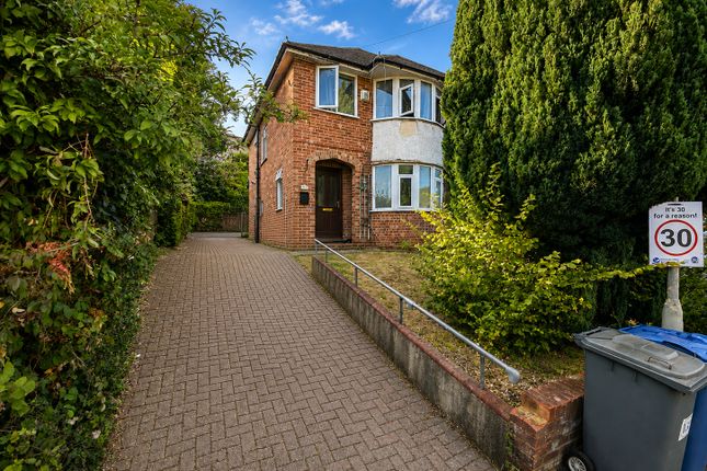 132, Chairborough Road, High Wycombe photo 2