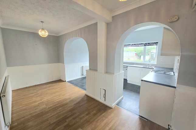 69 Jubilee Crescent, Bridgend photo 3