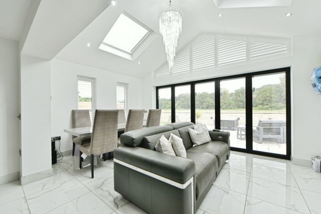 43, Printers Drive, Stockport photo 4