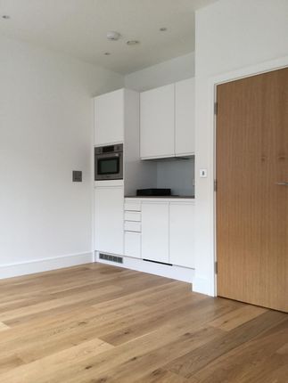 Thumbnail Flat to rent in Flowers Way, Town Centre, Luton, Bedfordshire