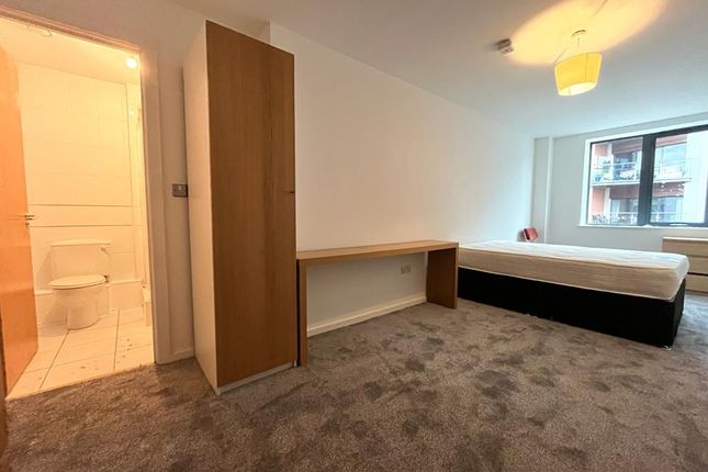 Flat to rent in City South, City Road East, Manchester