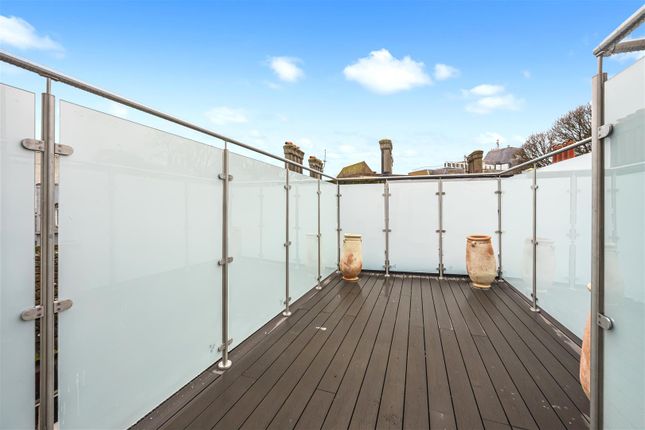 Penthouse, 7, Queen Square, Brighton photo 3