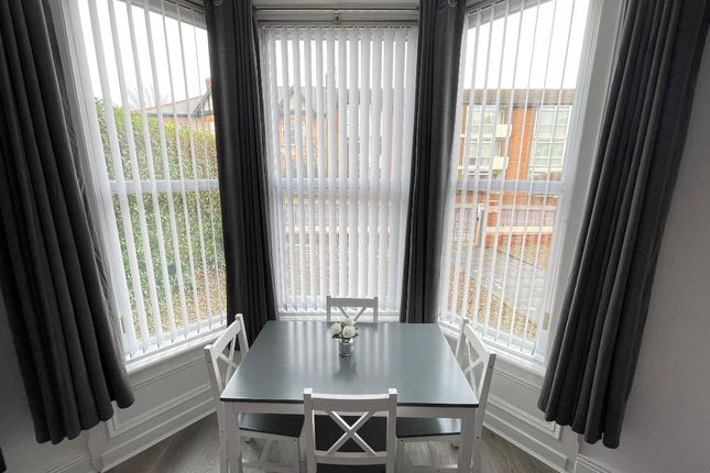Flat to rent in Marine Ave, Whitley Bay